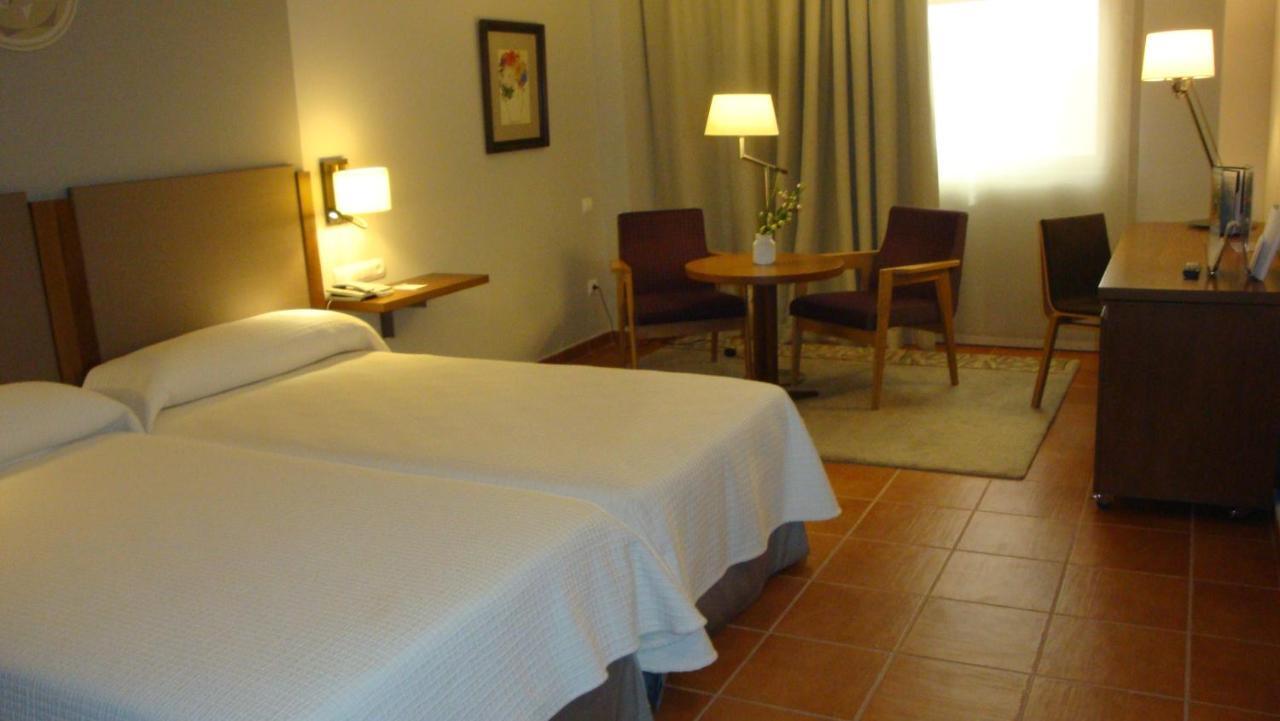 ホテル パラドール デ ロルカ 部屋 写真
